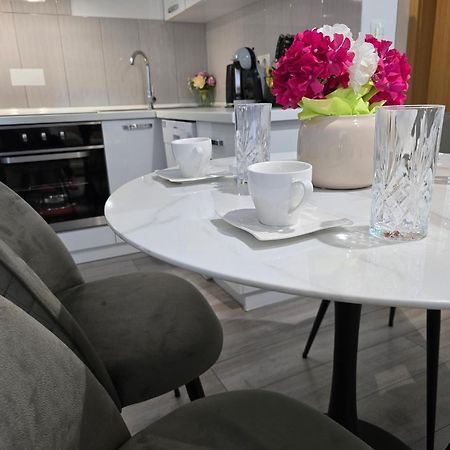 Apartment Blanca With Jacuzzi,Terase And Private Parking Каштела Екстер'єр фото