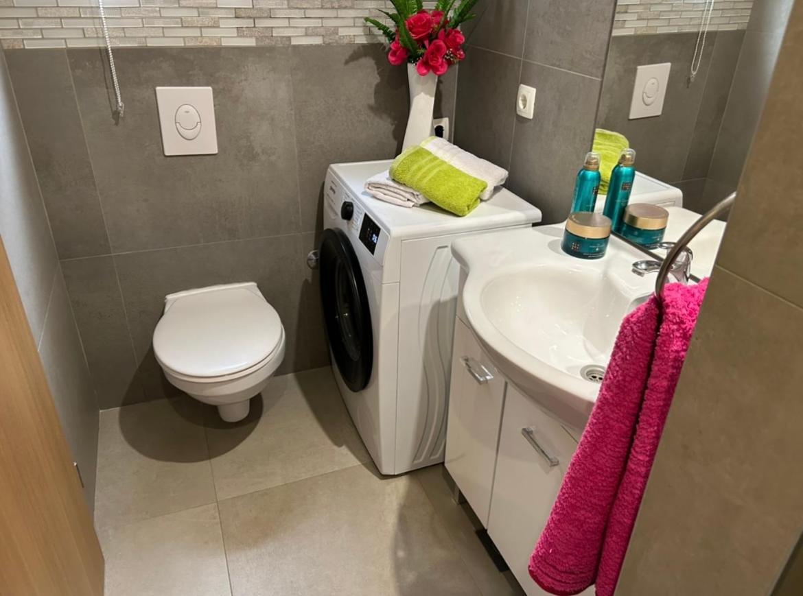 Apartment Blanca With Jacuzzi,Terase And Private Parking Каштела Екстер'єр фото