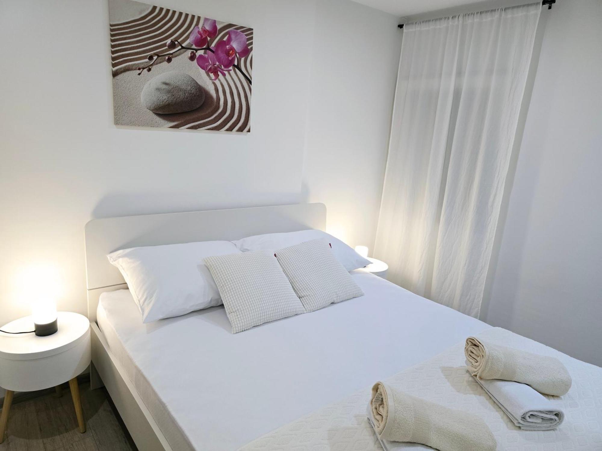 Apartment Blanca With Jacuzzi,Terase And Private Parking Каштела Екстер'єр фото