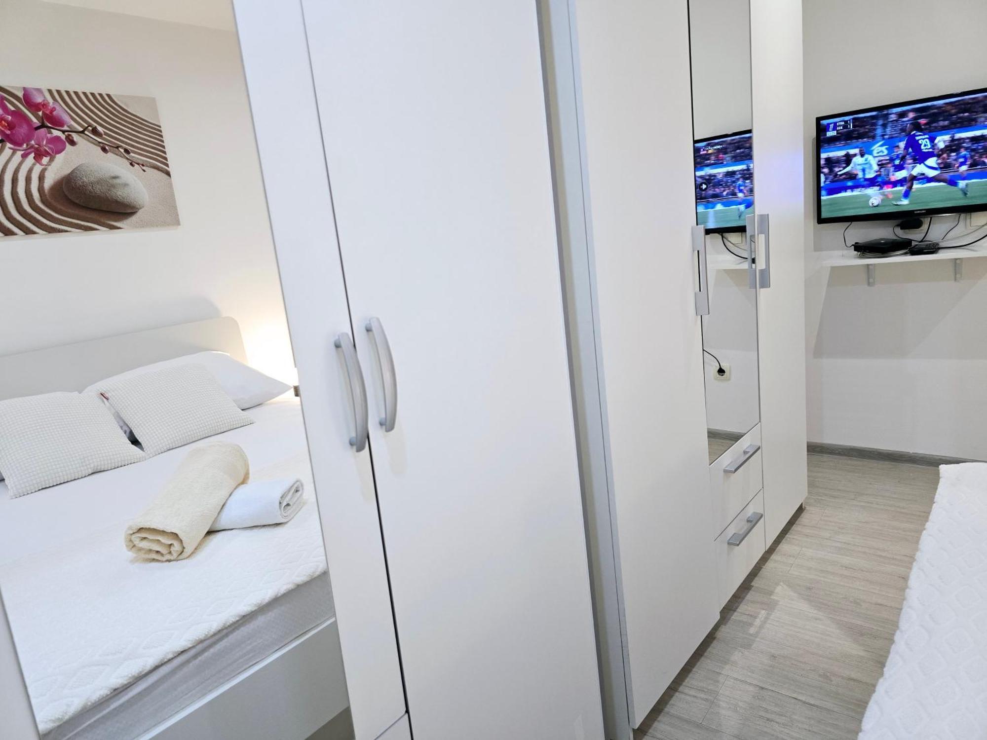 Apartment Blanca With Jacuzzi,Terase And Private Parking Каштела Екстер'єр фото
