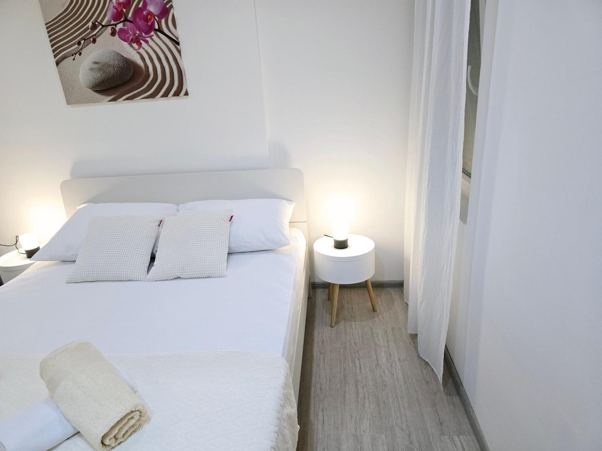 Apartment Blanca With Jacuzzi,Terase And Private Parking Каштела Екстер'єр фото