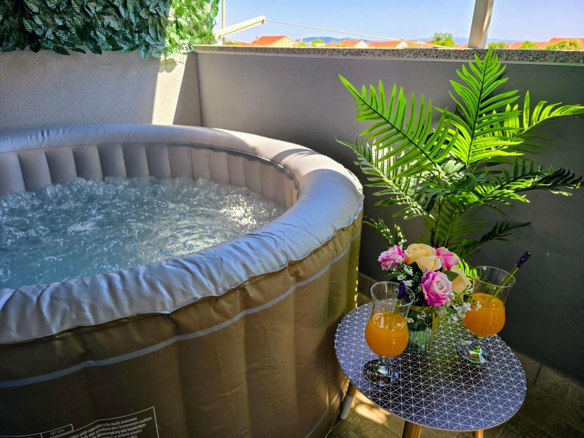 Apartment Blanca With Jacuzzi,Terase And Private Parking Каштела Екстер'єр фото