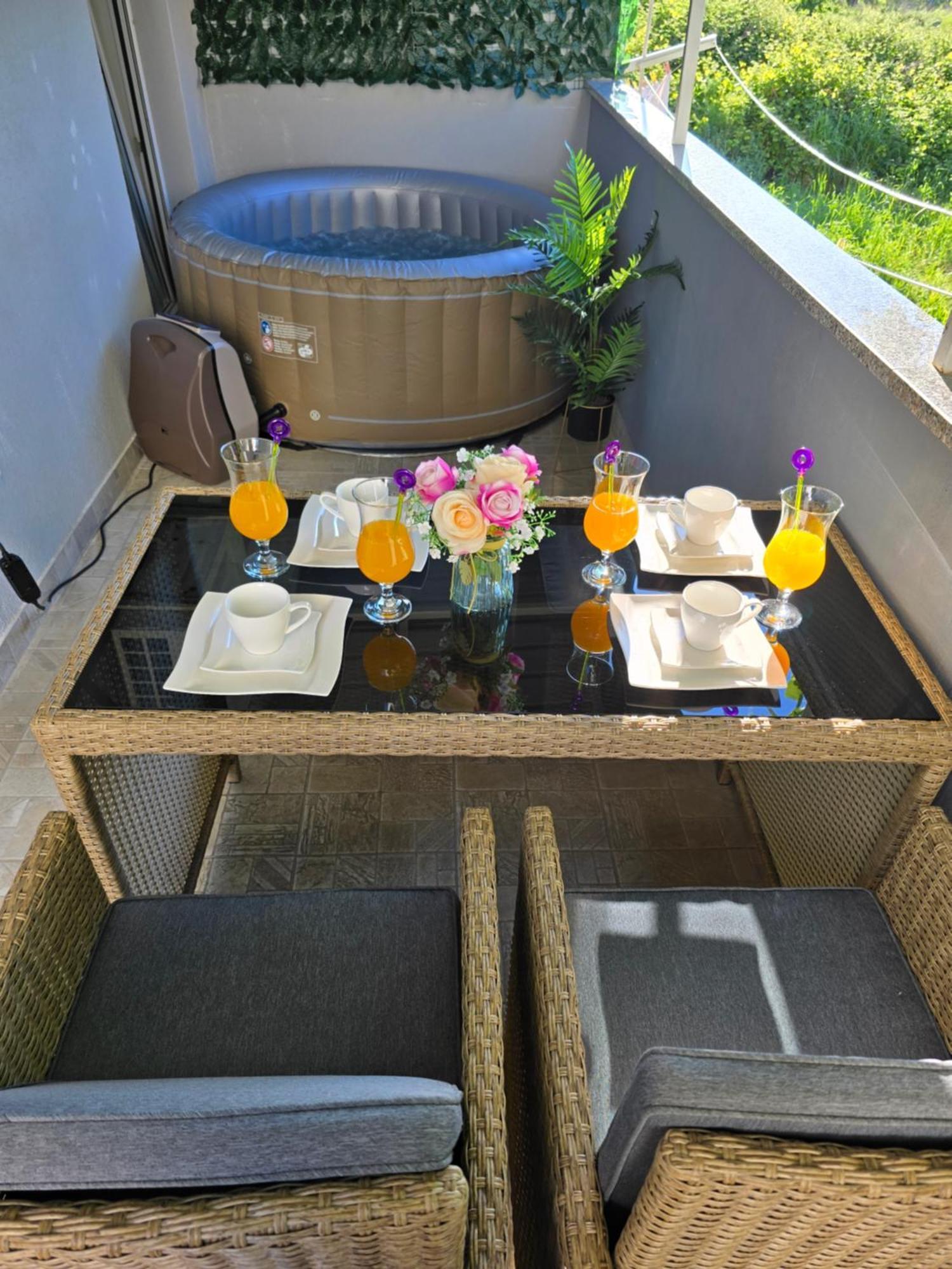 Apartment Blanca With Jacuzzi,Terase And Private Parking Каштела Екстер'єр фото