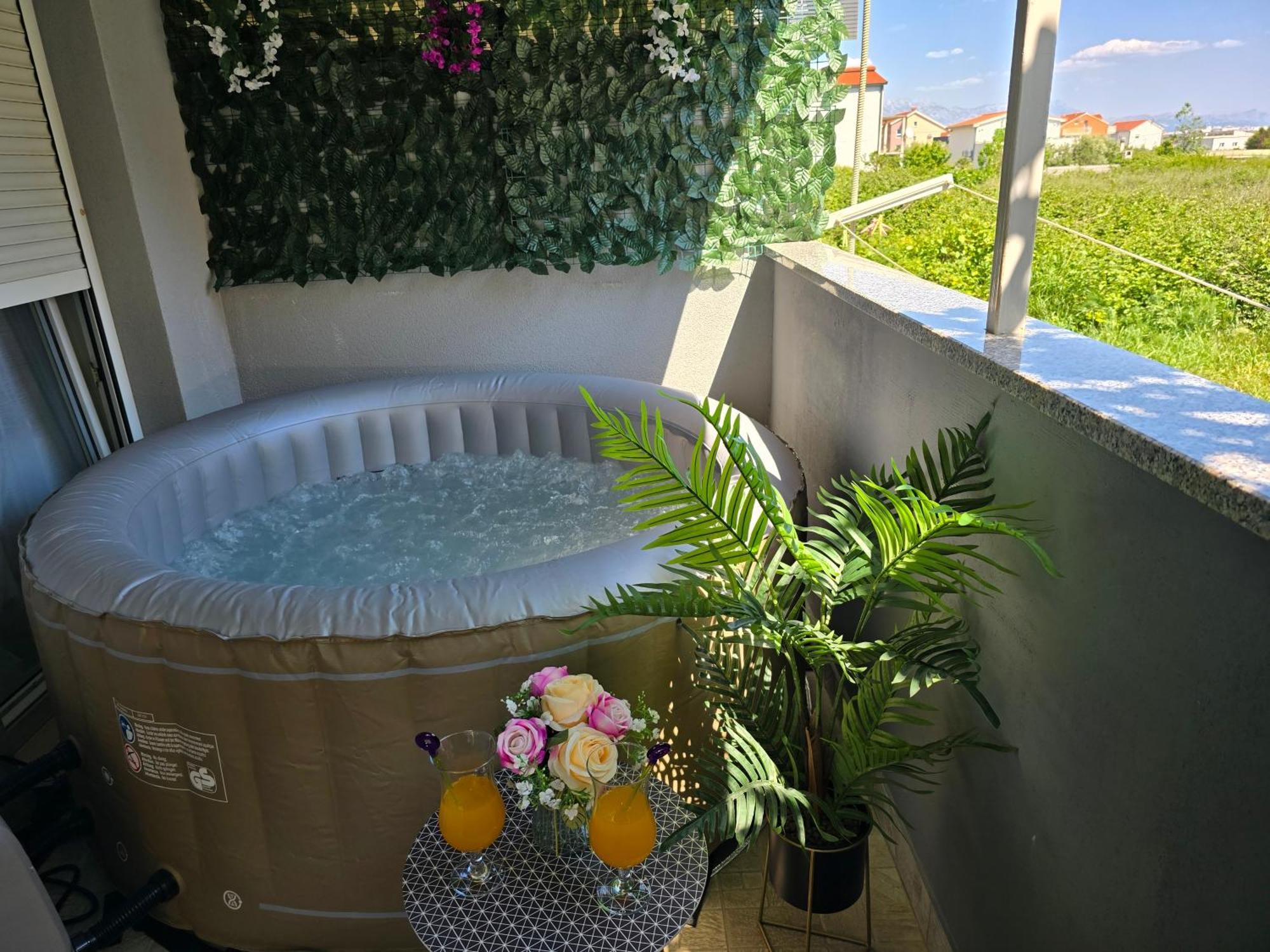 Apartment Blanca With Jacuzzi,Terase And Private Parking Каштела Екстер'єр фото