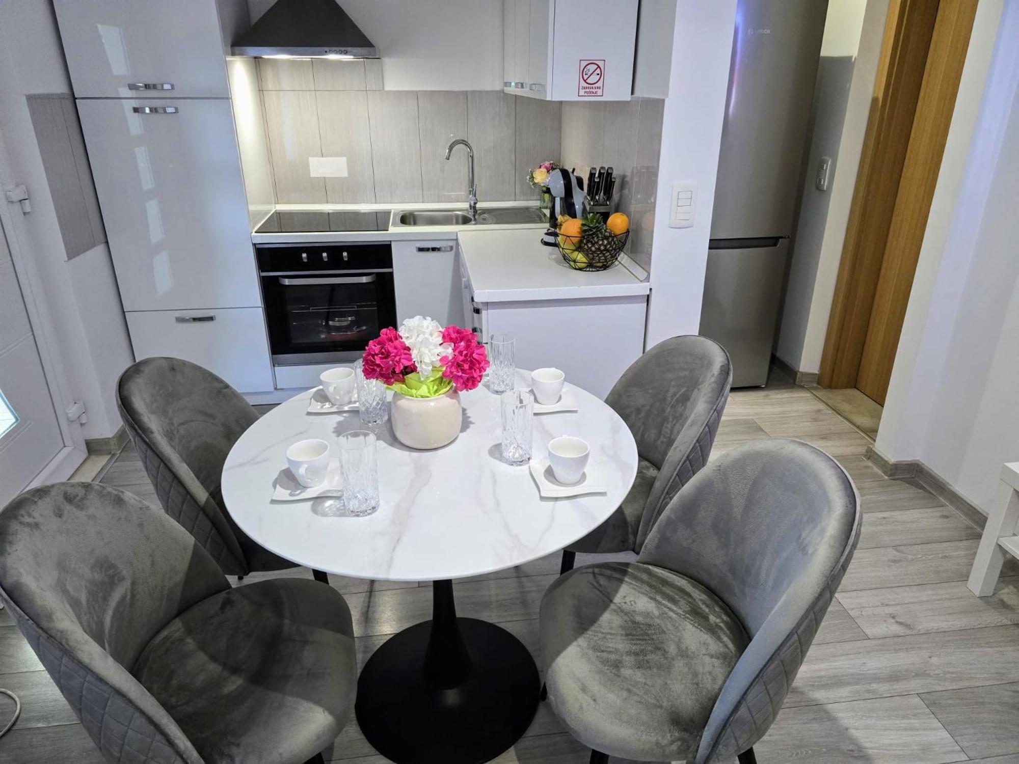 Apartment Blanca With Jacuzzi,Terase And Private Parking Каштела Екстер'єр фото